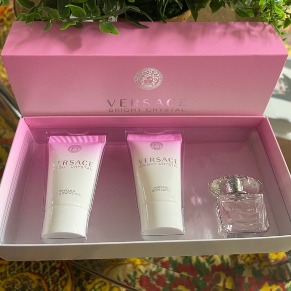 Versace - Picture 1 of 6